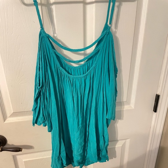 Cold shoulder top - Picture 2 of 3